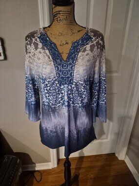 One World Blue and White Pullover Top Size PXL